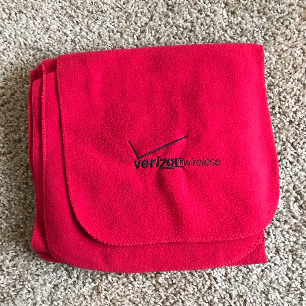Red Verizon Scarf